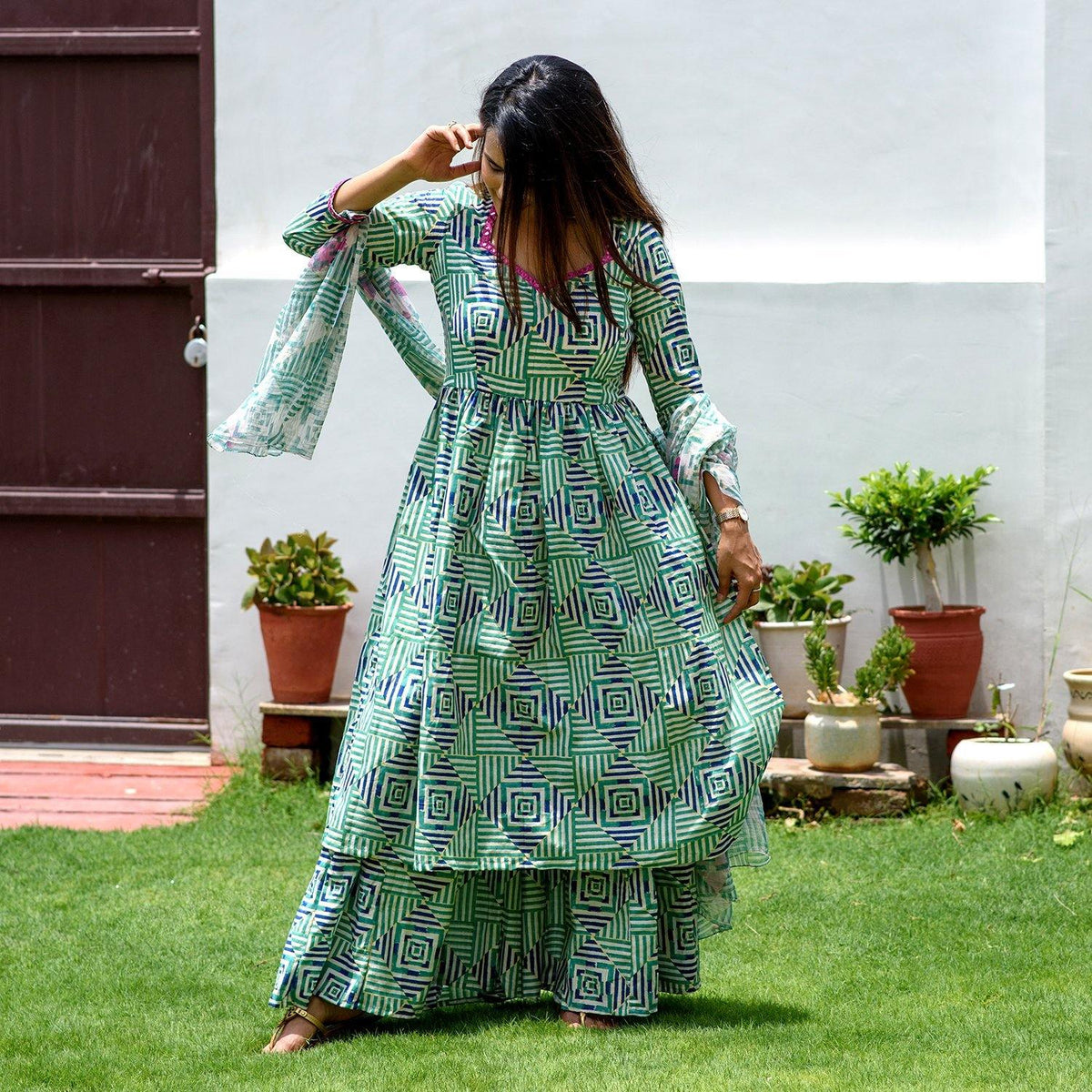 Geometric Sheesha Suit Set - Ambraee