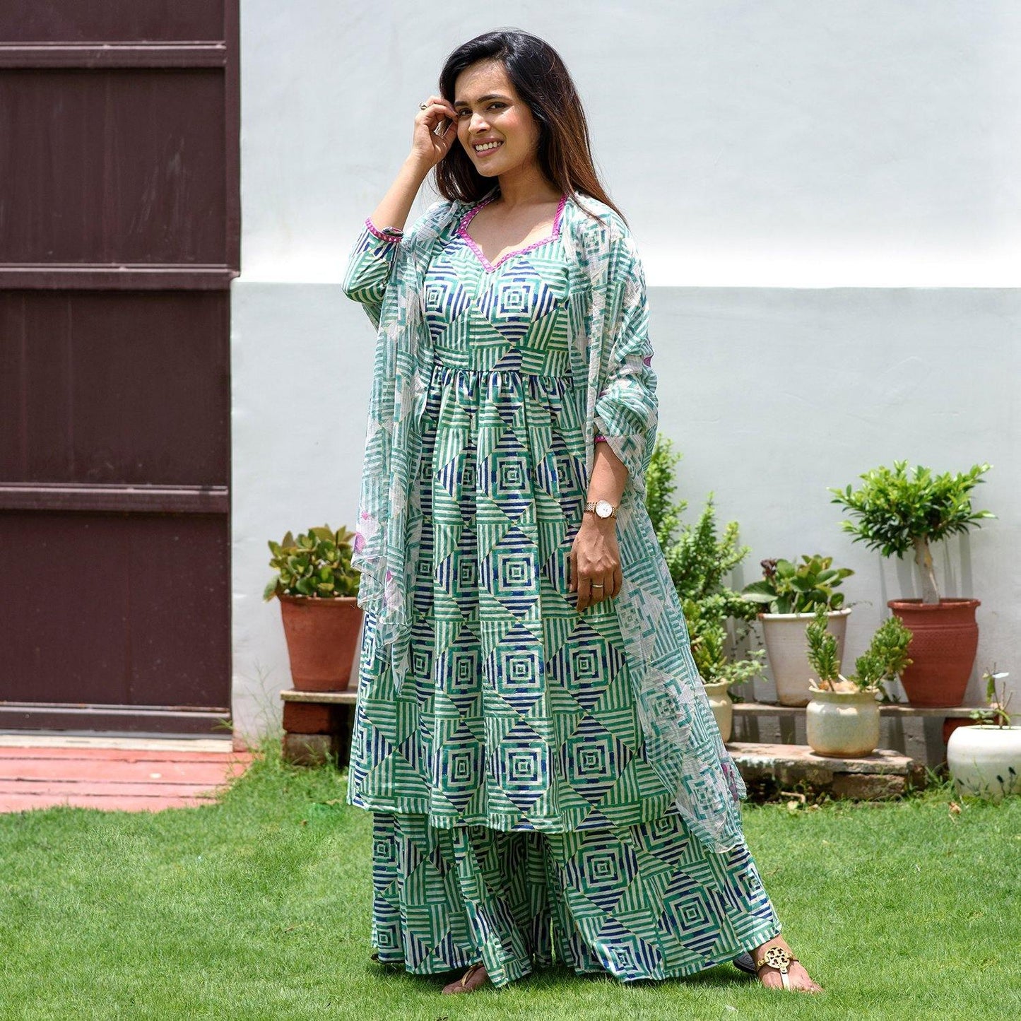 Geometric Sheesha Suit Set - Ambraee