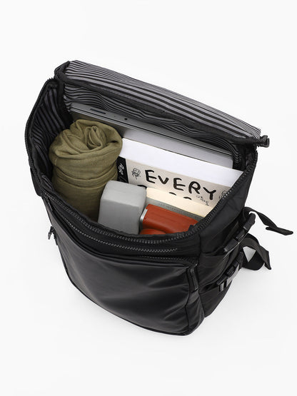 The Traveller's Guide Backpack - Midnight Black