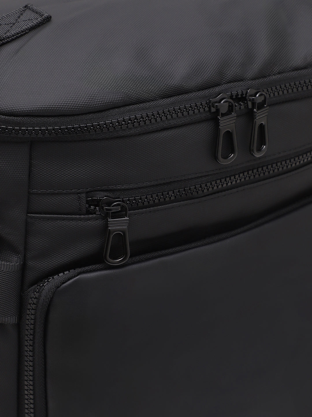 The Traveller's Guide Backpack - Midnight Black