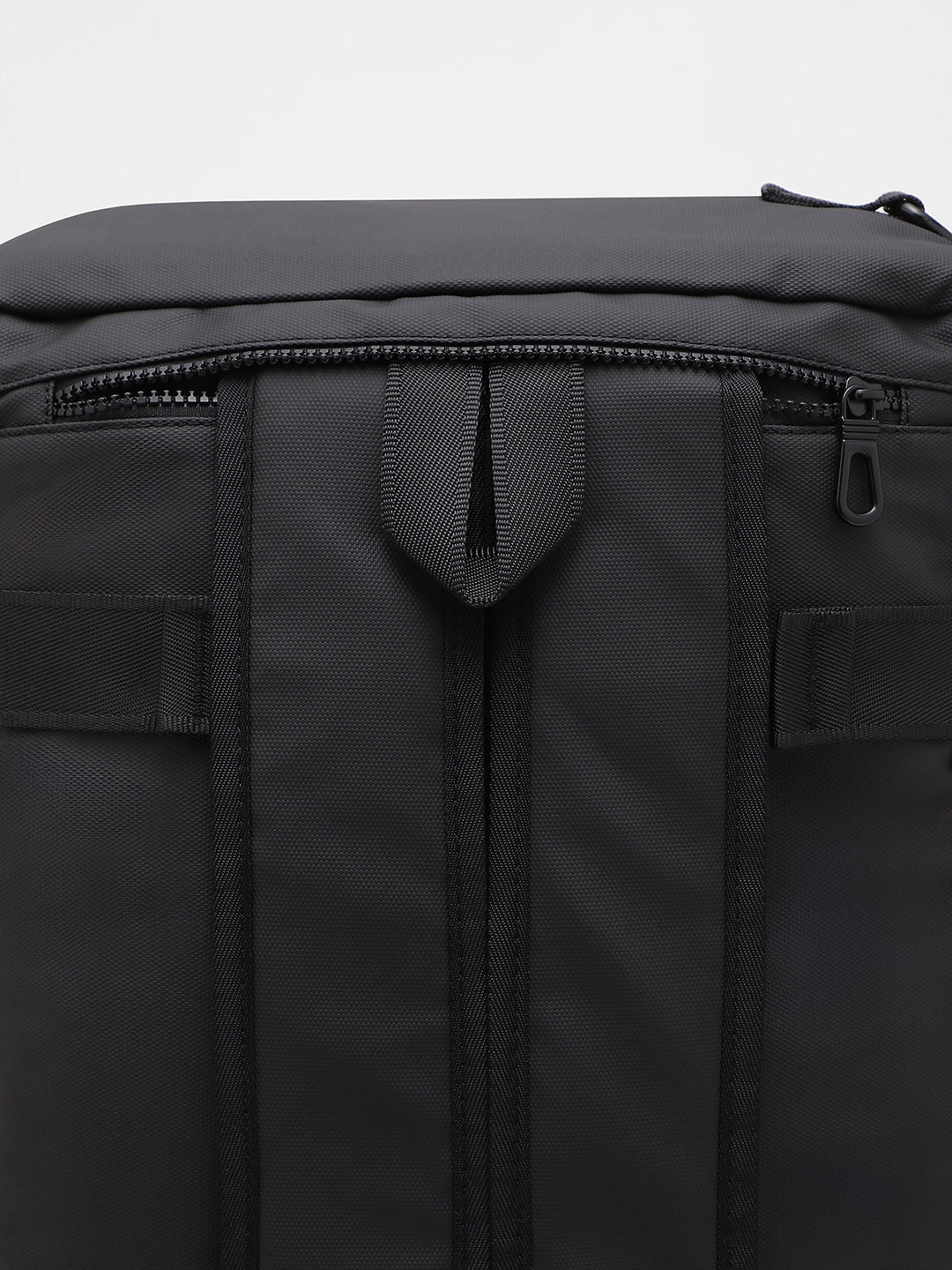 The Traveller's Guide Backpack - Midnight Black