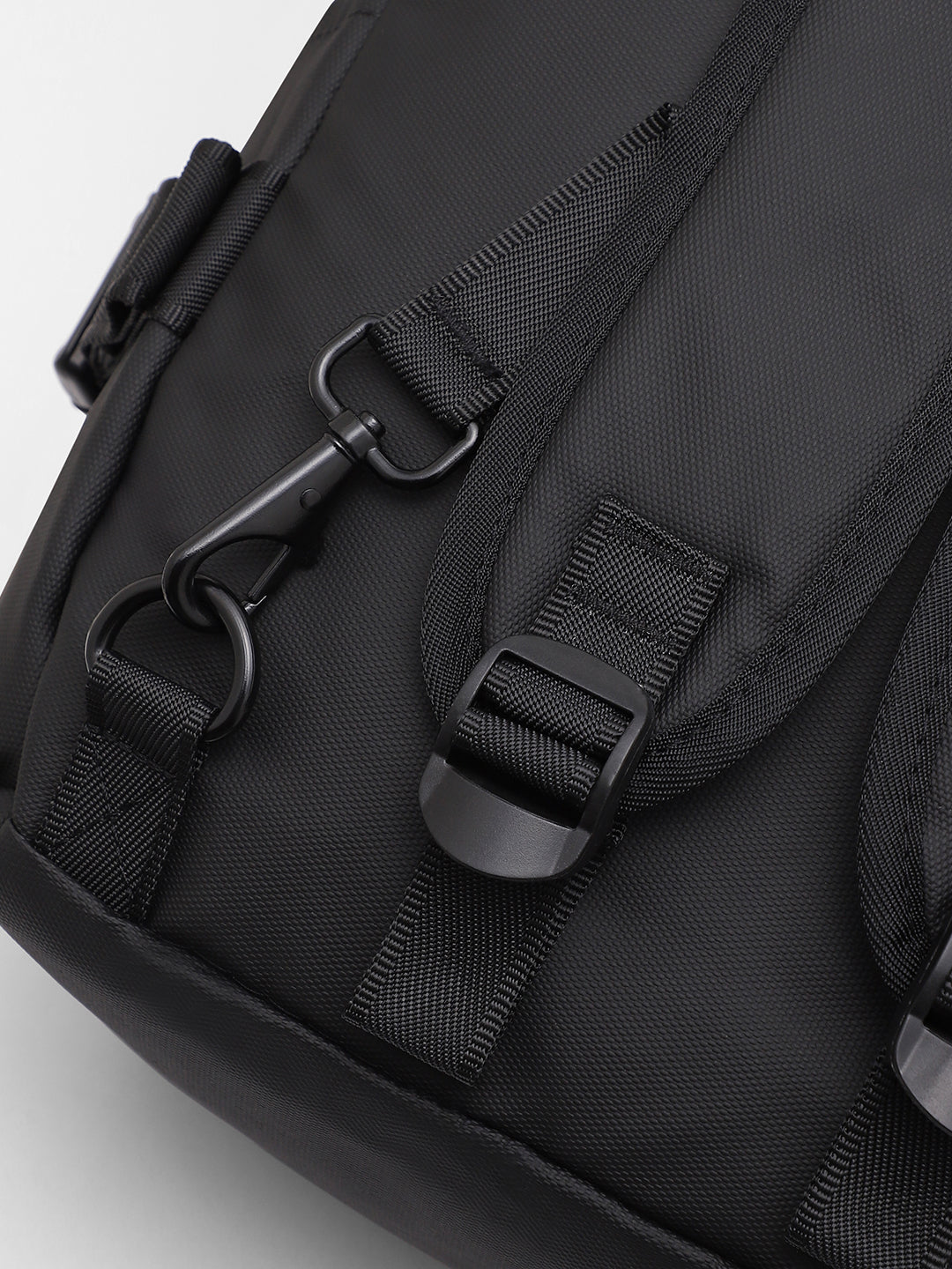 The Traveller's Guide Backpack - Midnight Black
