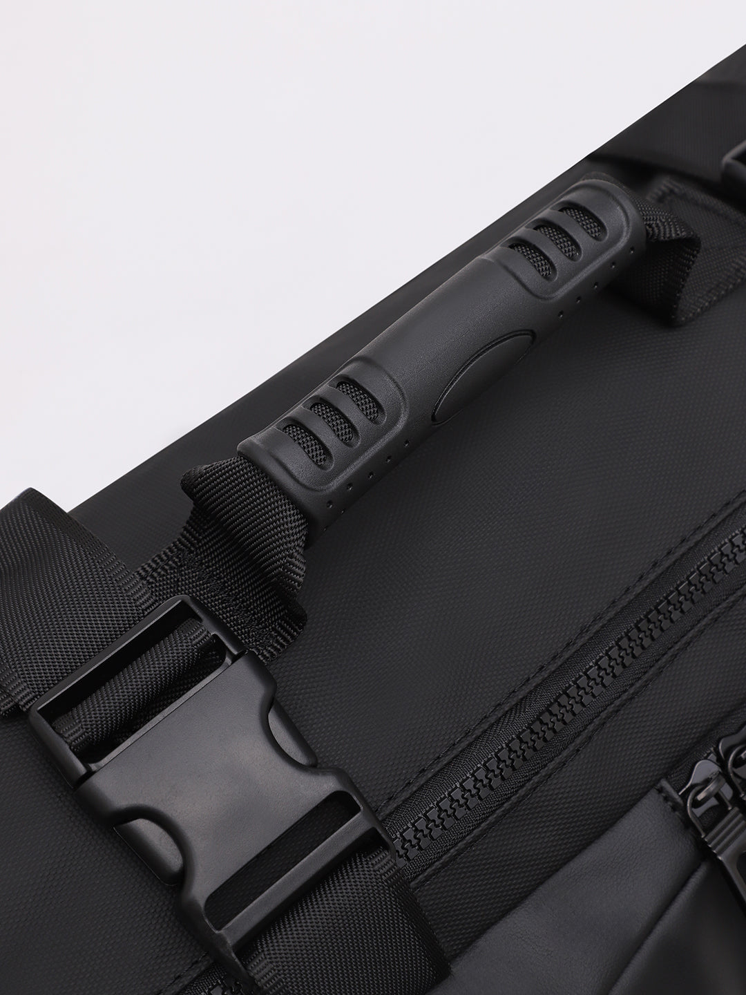 The Traveller's Guide Backpack - Midnight Black