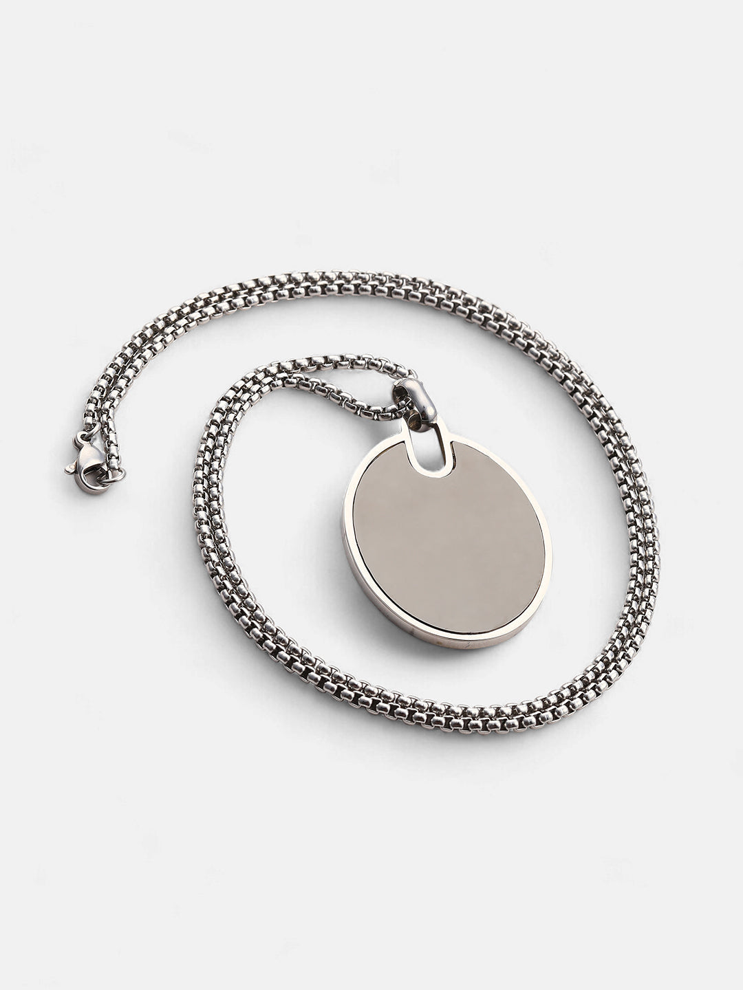 The Circular-Plate Pendant Necklace