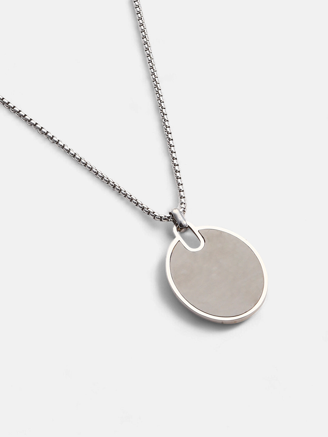 The Circular-Plate Pendant Necklace