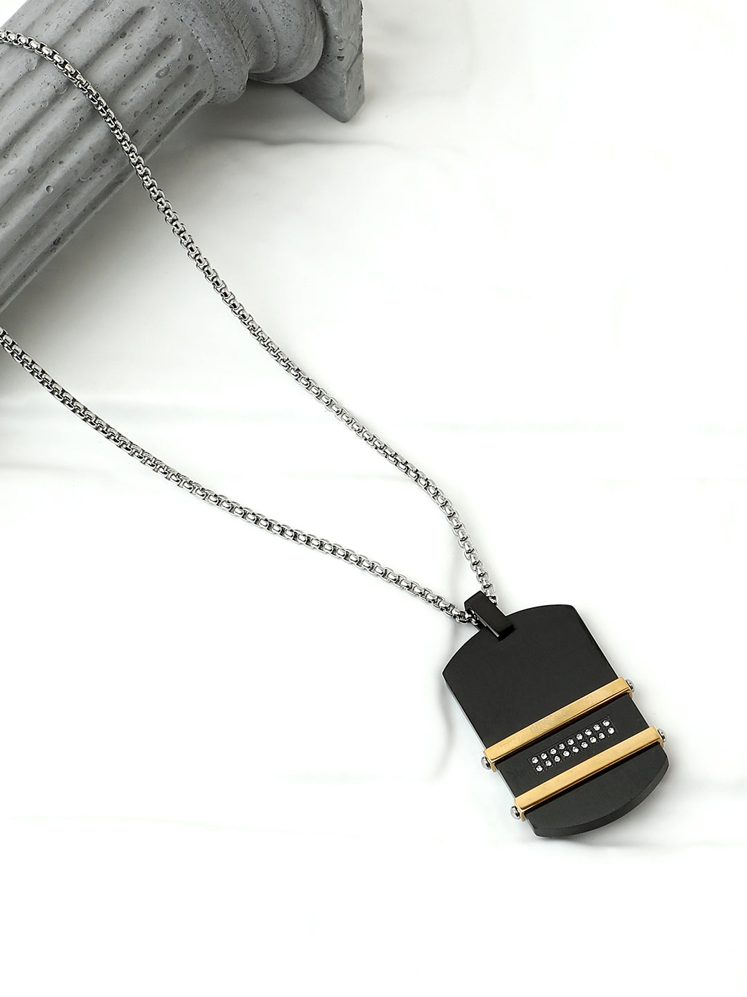 The Lined Plate Pendant Necklace