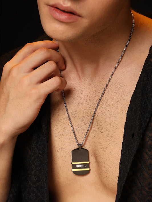 The Lined Plate Pendant Necklace