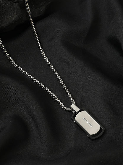 The Embellish-Lined Plate Pendant Necklace
