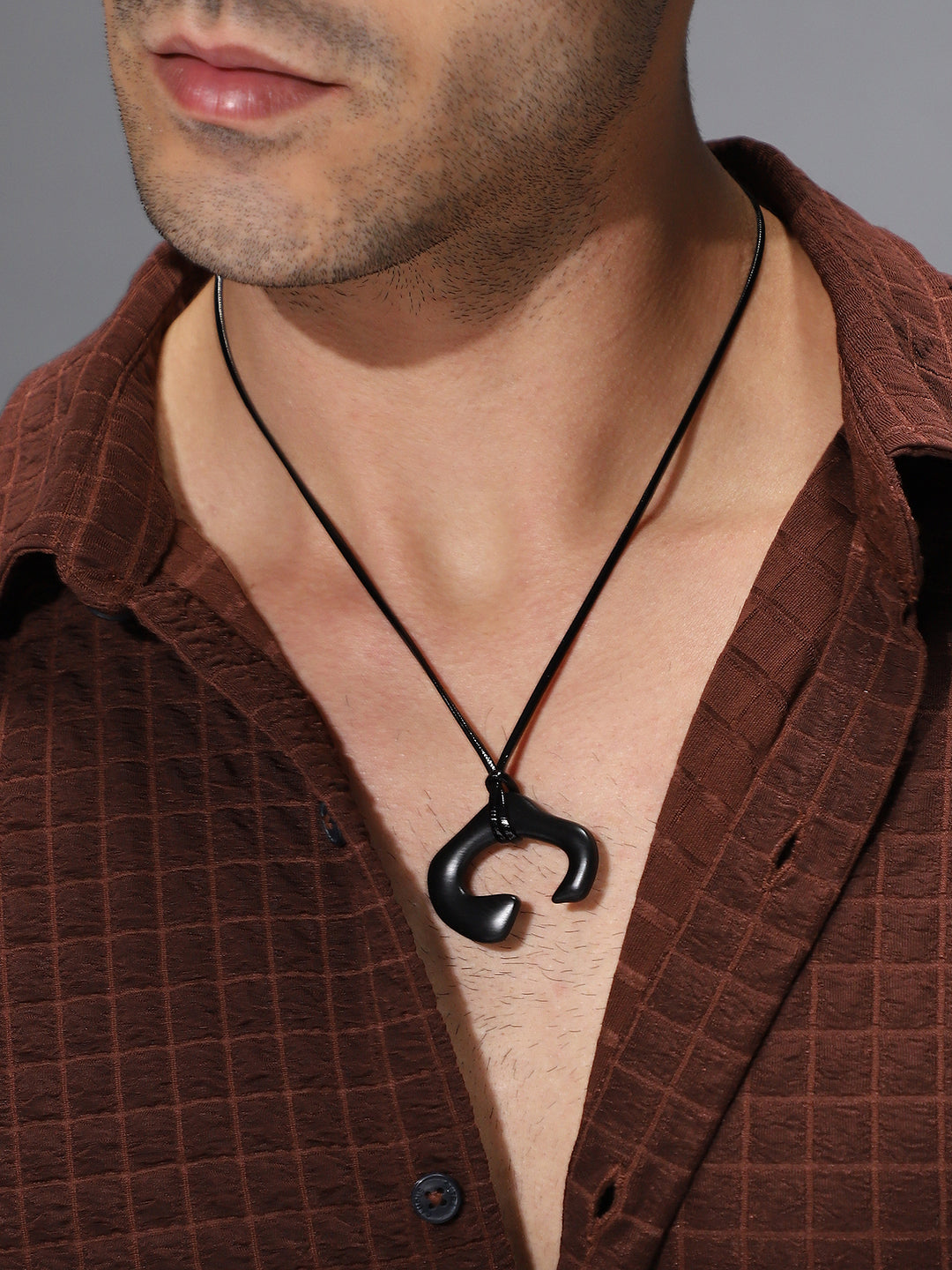 The Dallas Pendant Necklace Onyx Black