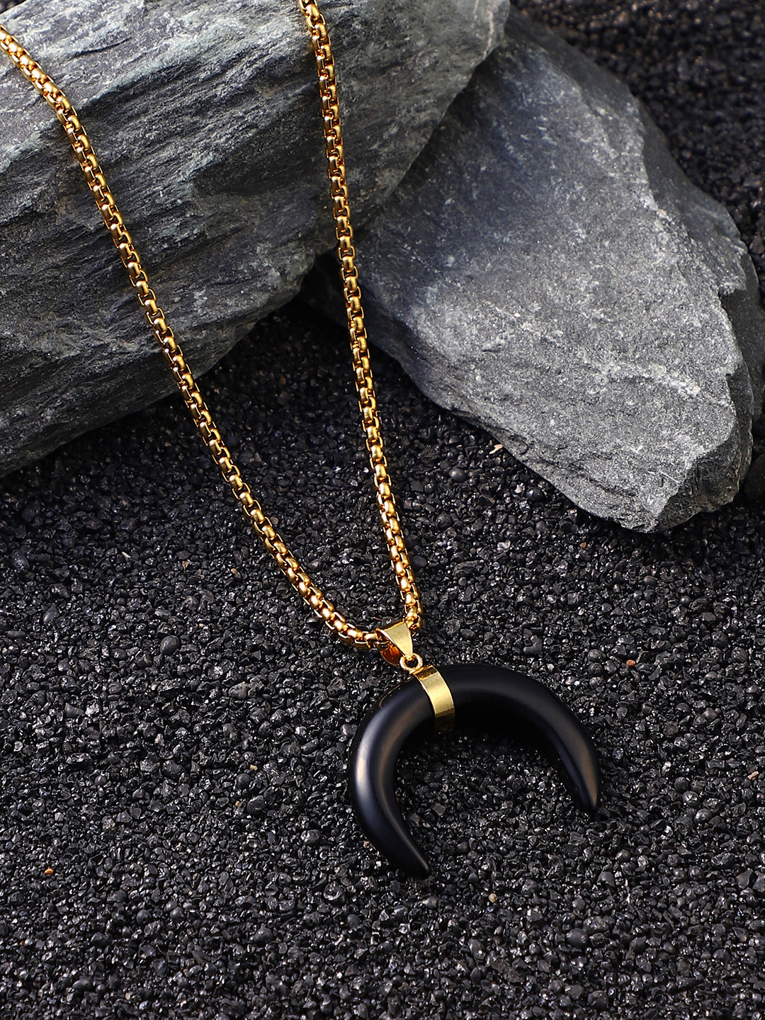The Horn Pendant Necklace