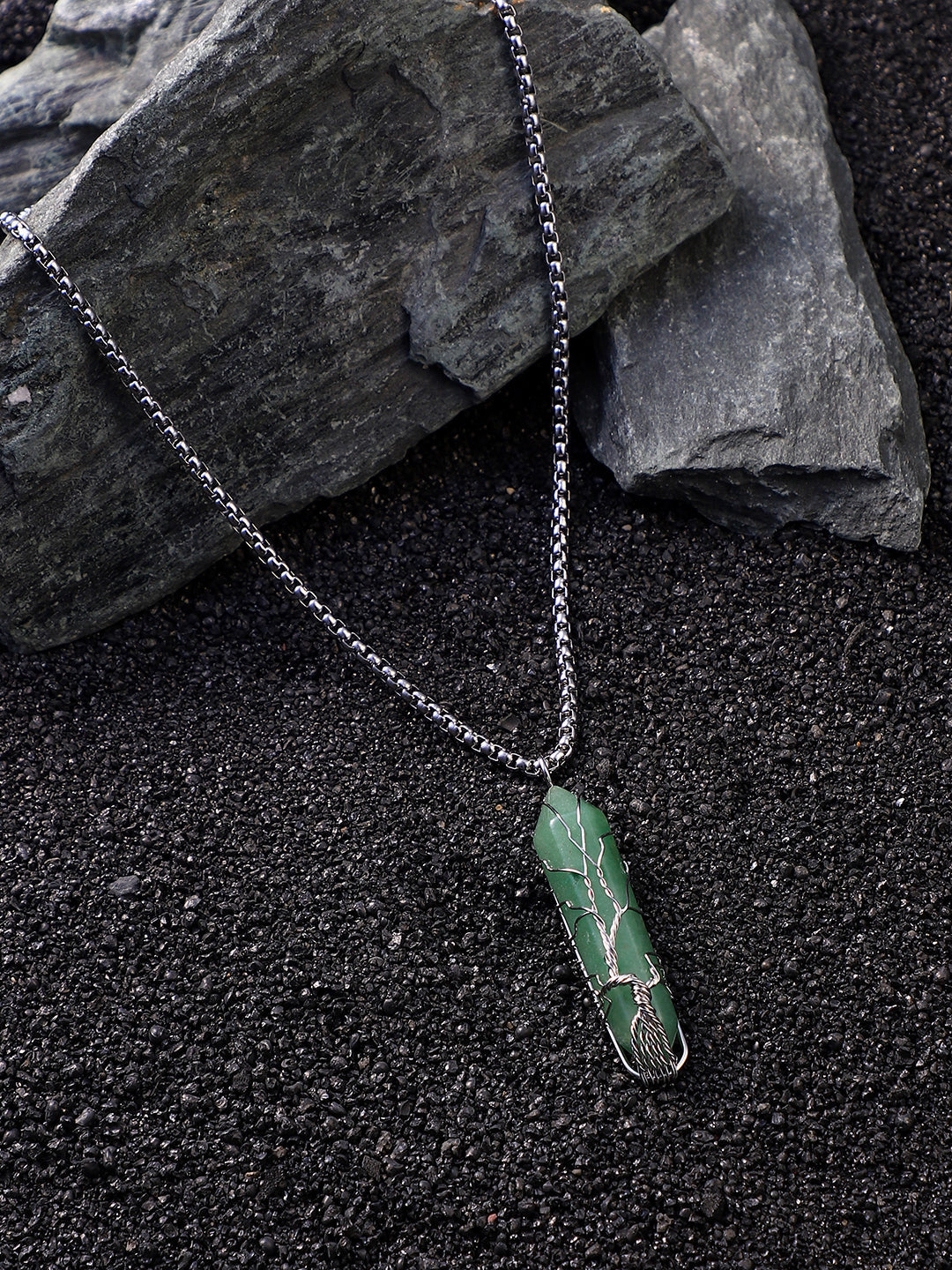 The Veined Crystal Pendant Necklace