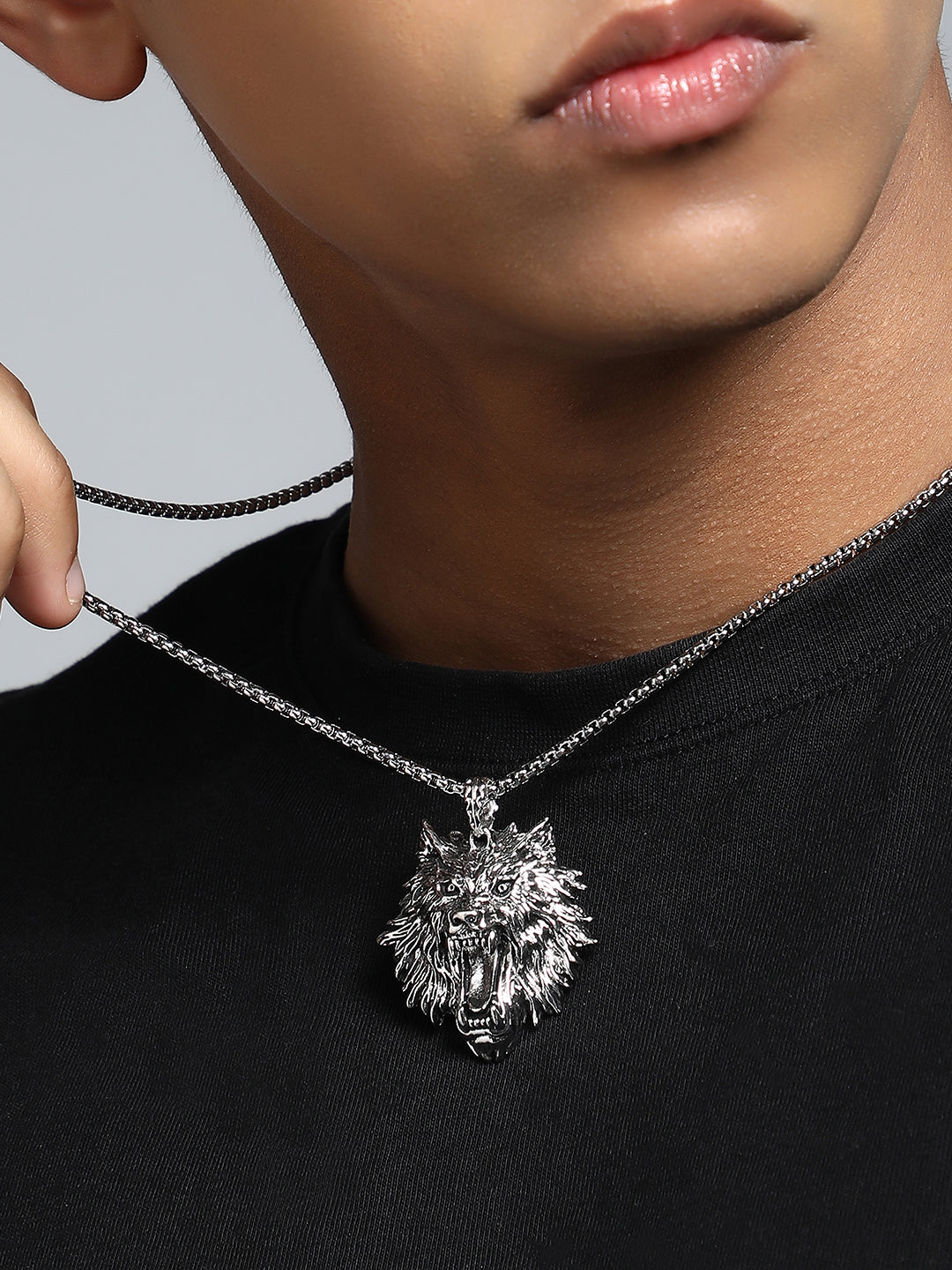 The Leo Pendant Necklace - Metallic Silver