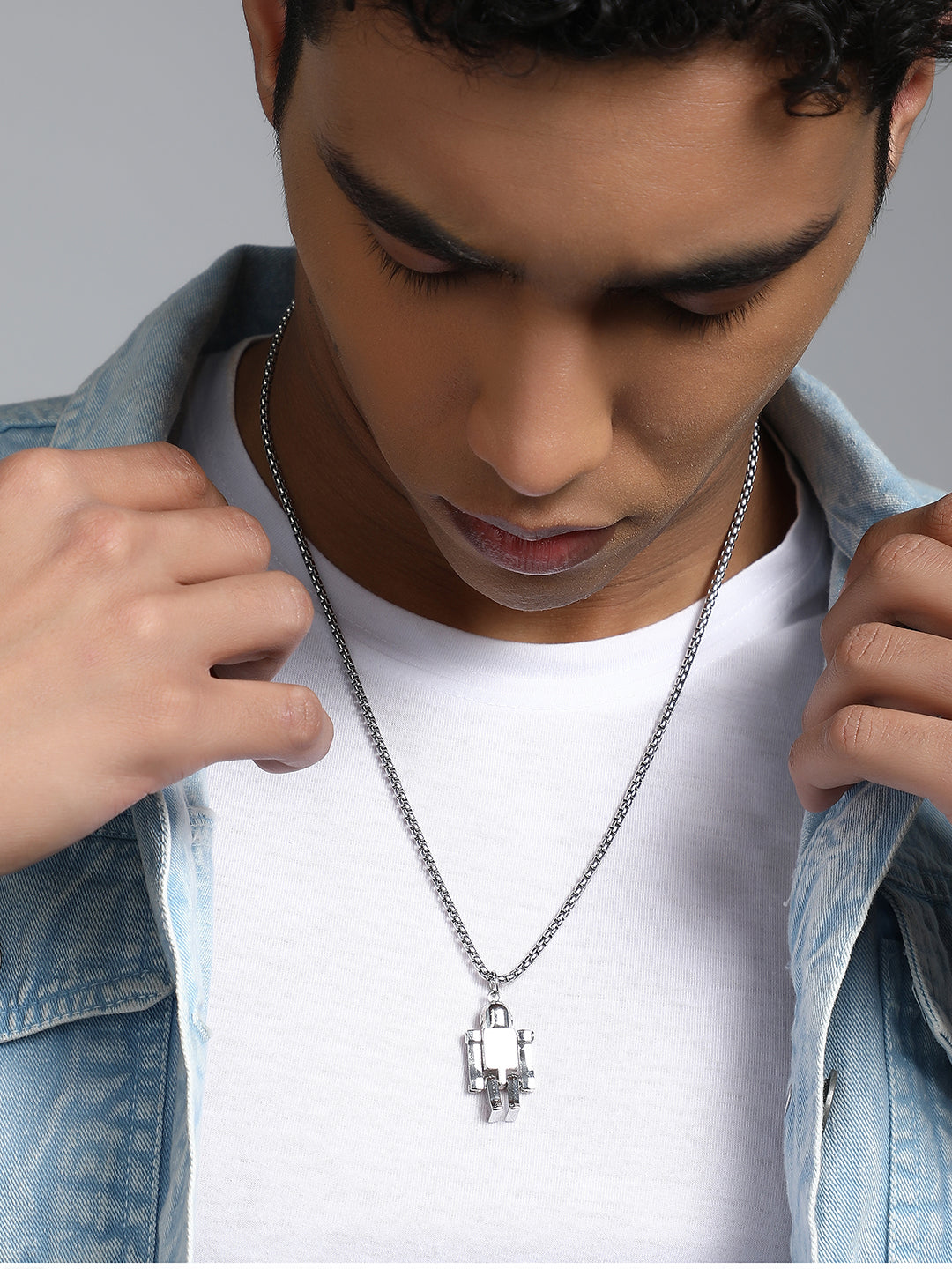 The Robo Pendant Necklace - Metallic Silver