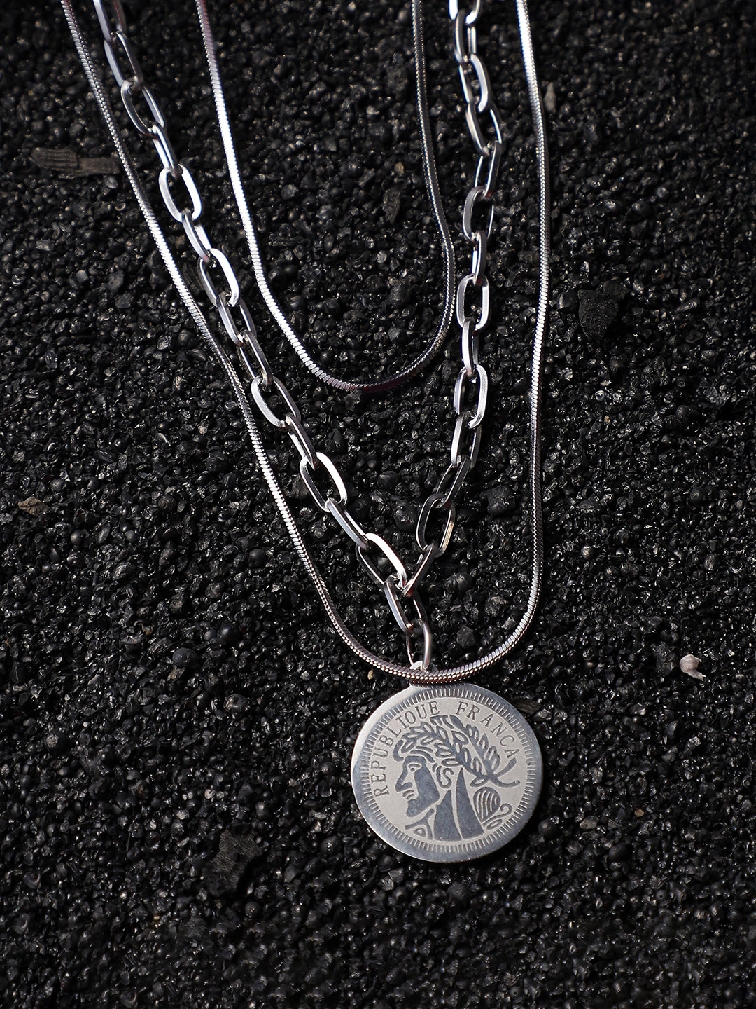 The Minté Pendant Necklace - Metallic Silver