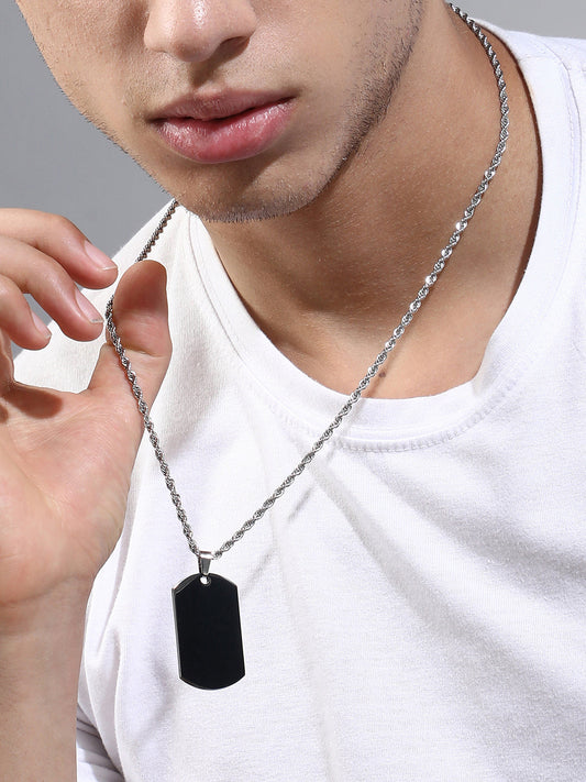 The Curve-Plate Pendant Necklace - Onyx Black