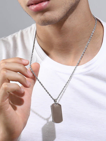 The Curve-Plate Pendant Necklace - Metallic Silver
