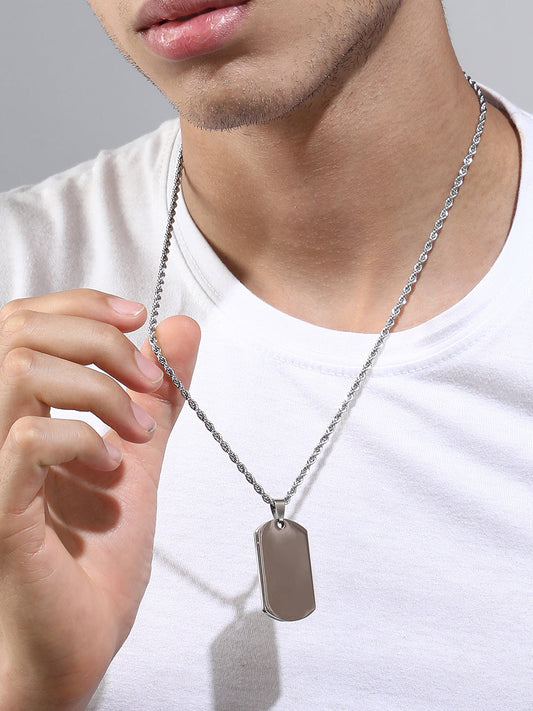 The Curve-Plate Pendant Necklace - Metallic Silver