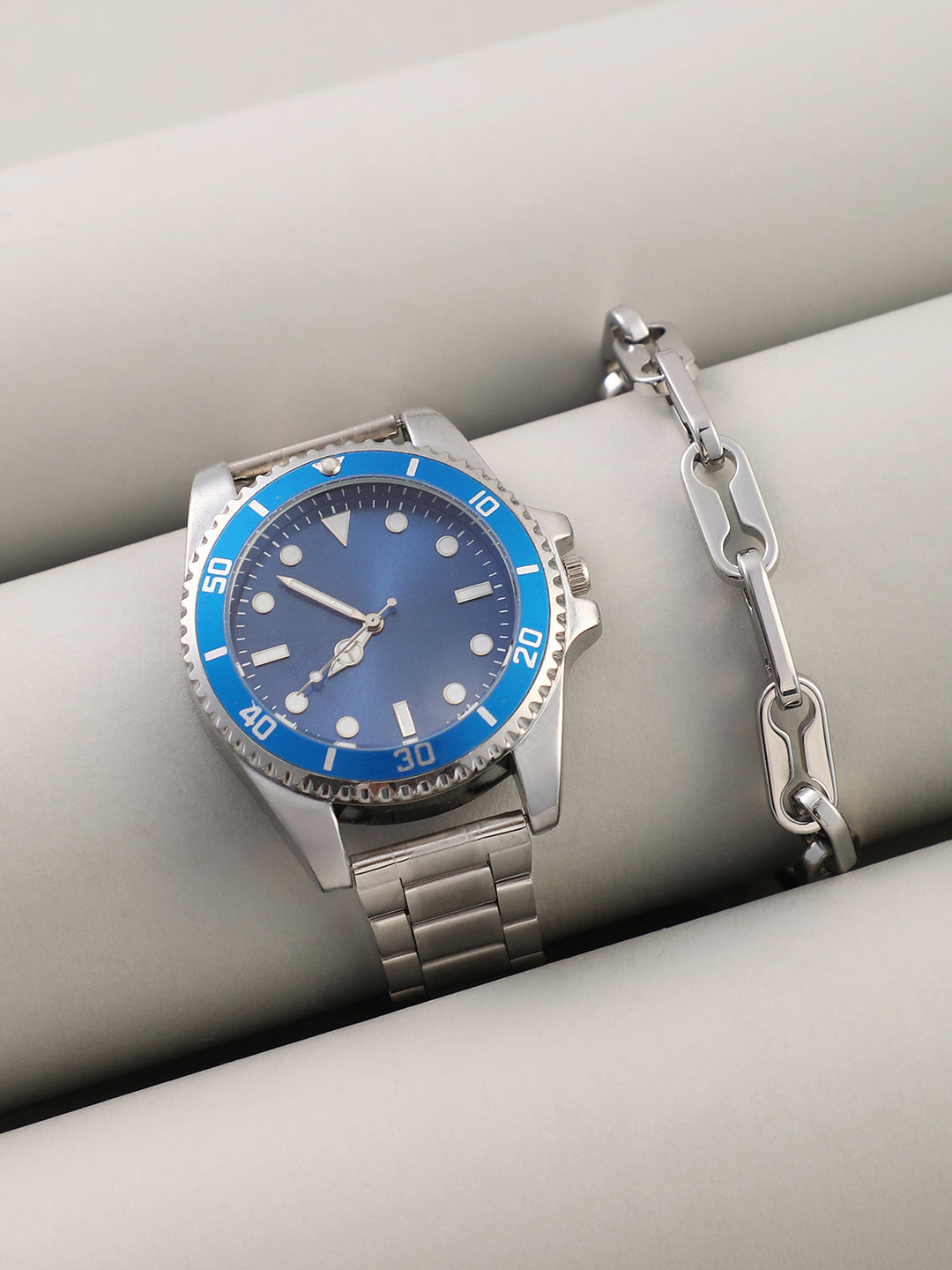The Ribbed Round Watch With Link Bracelet Combo