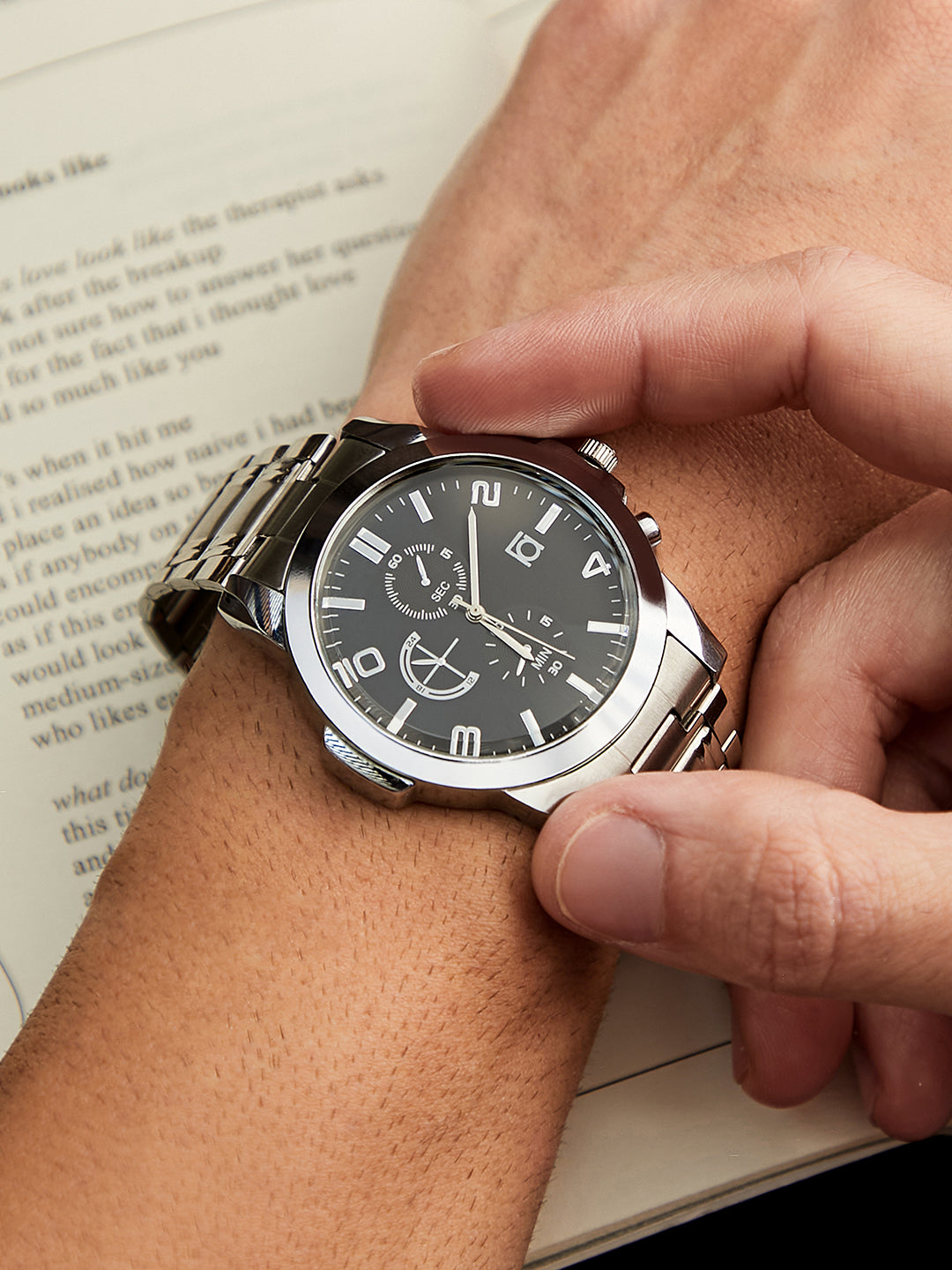 The Explorer's Round Watch - Metallic Silver