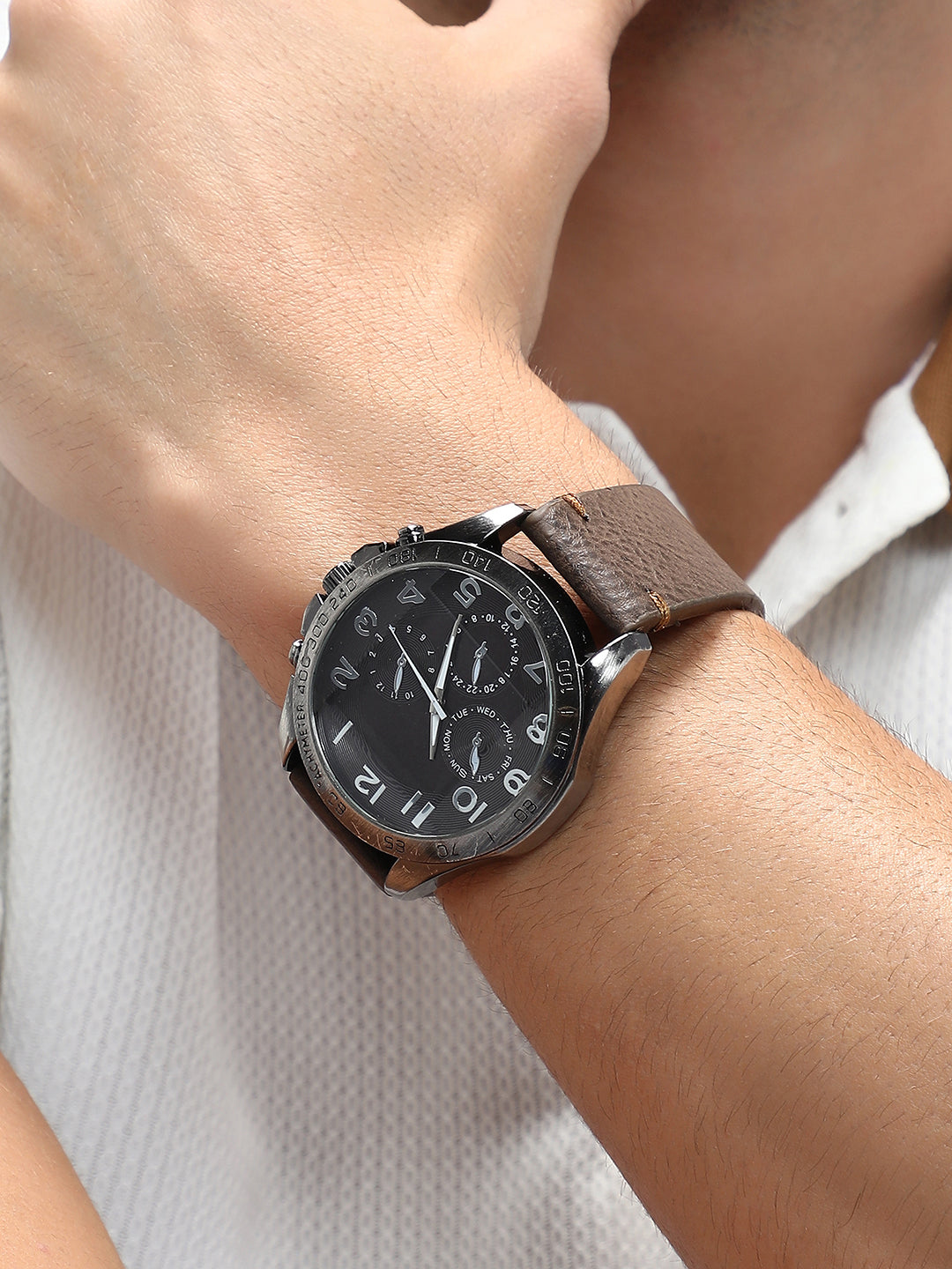 The Peregron Round Watch - Coffee Brown
