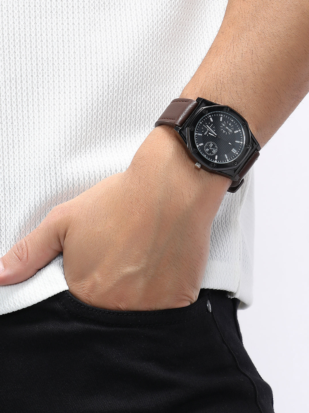 The Drifter's Compass Round Watch - Chocolate Brown