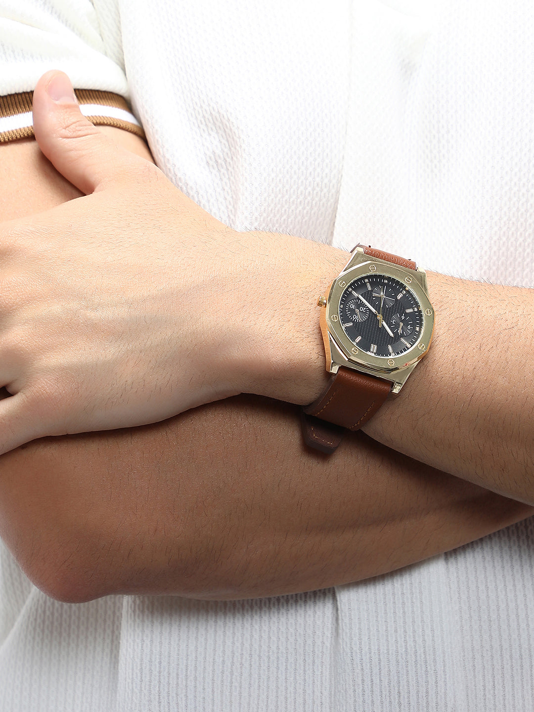 The Torque Compass Round Watch - Chocolate Brown