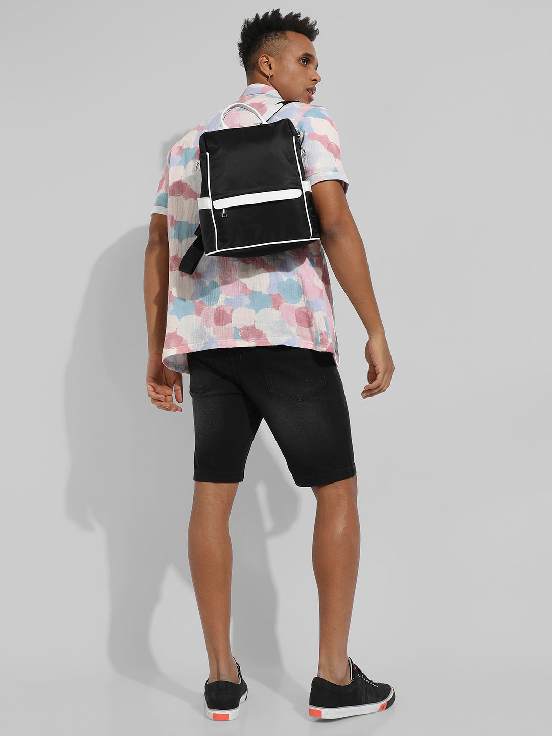 The Urban Contrast Backpack - Carbon Black