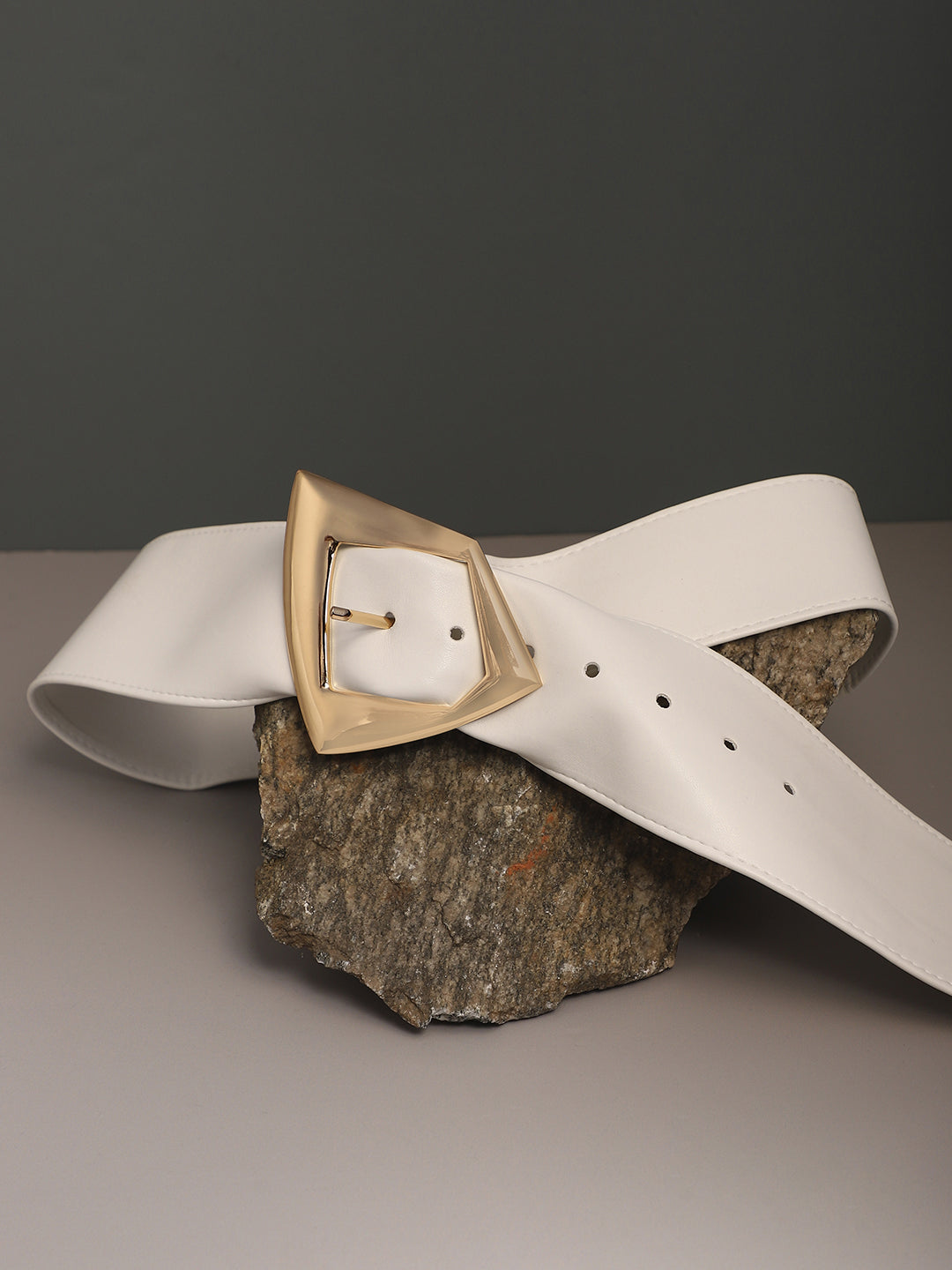 The Volcan Buckle Belt - Daisy White