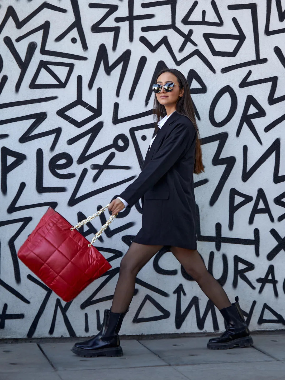 Quilt Queen Red Tote Bag