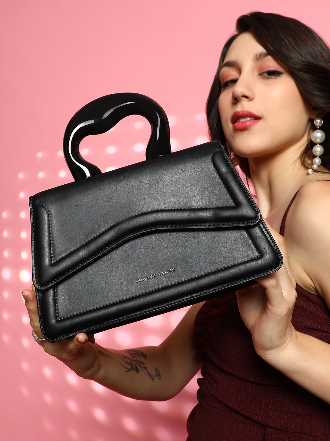 The Caldera Gloss Hand Bag - Midnight Black