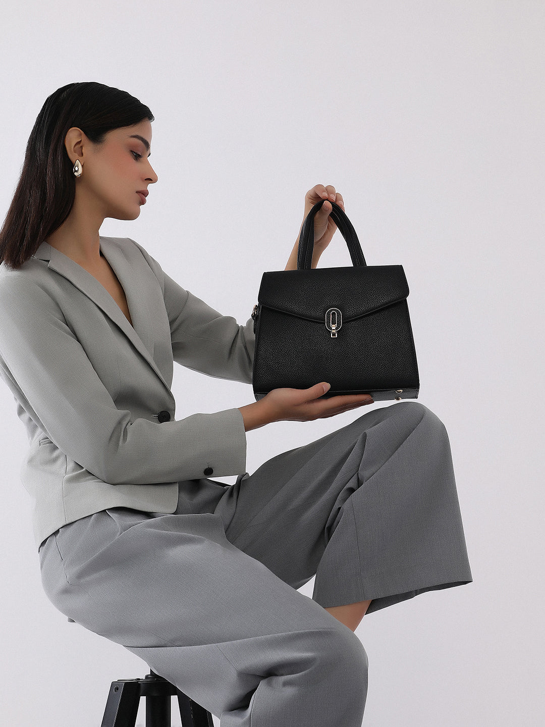 The AuratÃ© Hand Bag - Onyx Black