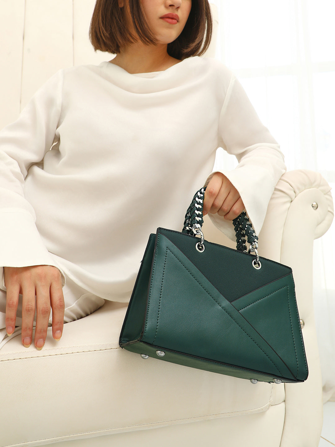 The Overlap-Chainlink Hand Bag - Emerald Green