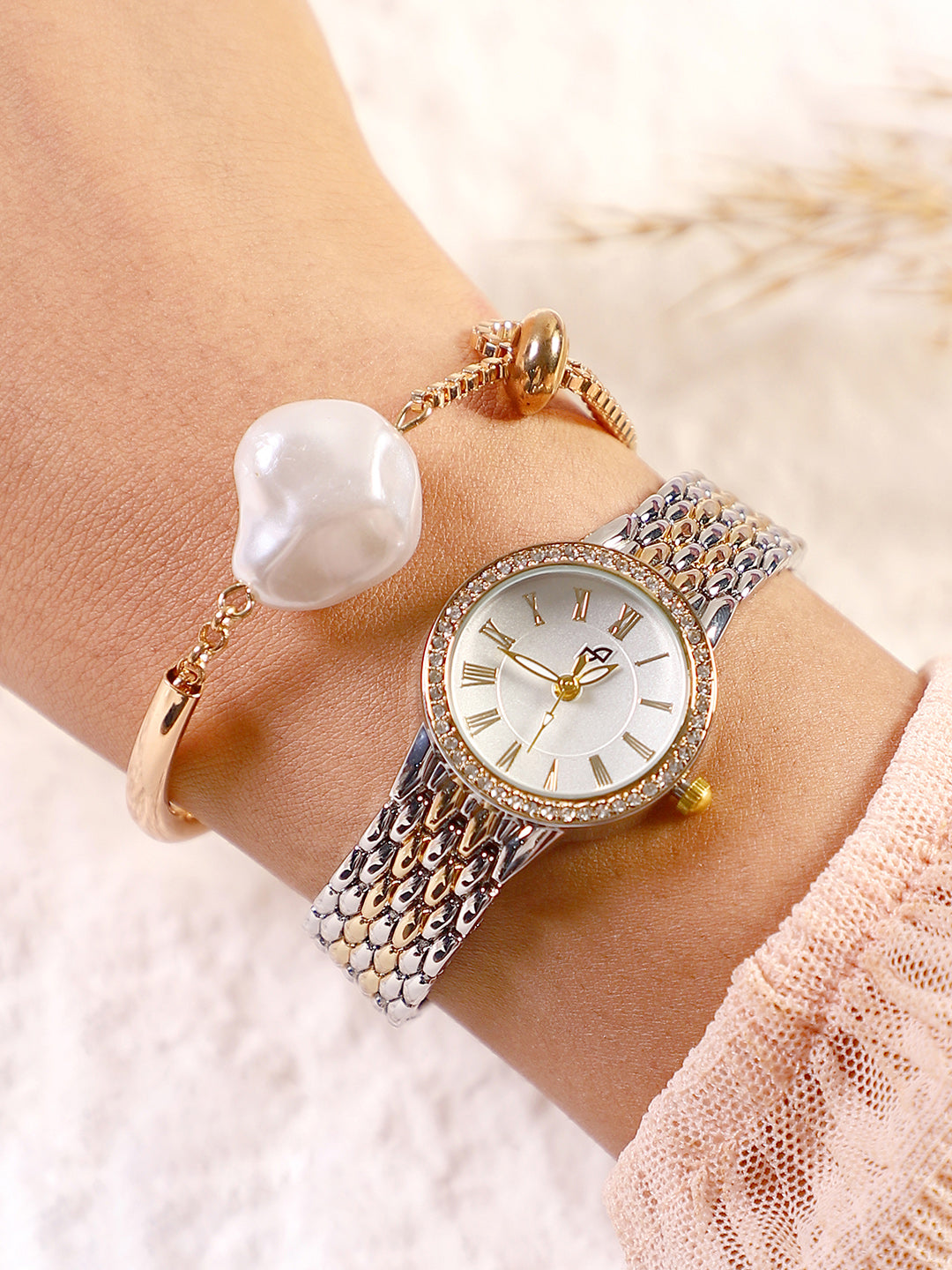 The Roman Venin Round Watch With Bracelet Combo