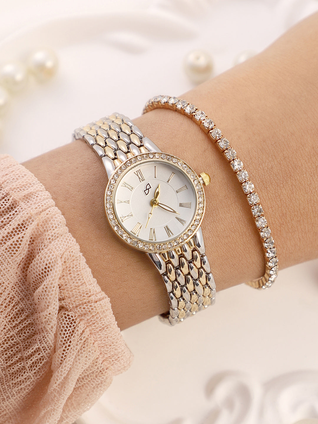 The Roman Venin Round Watch With Bracelet Combo