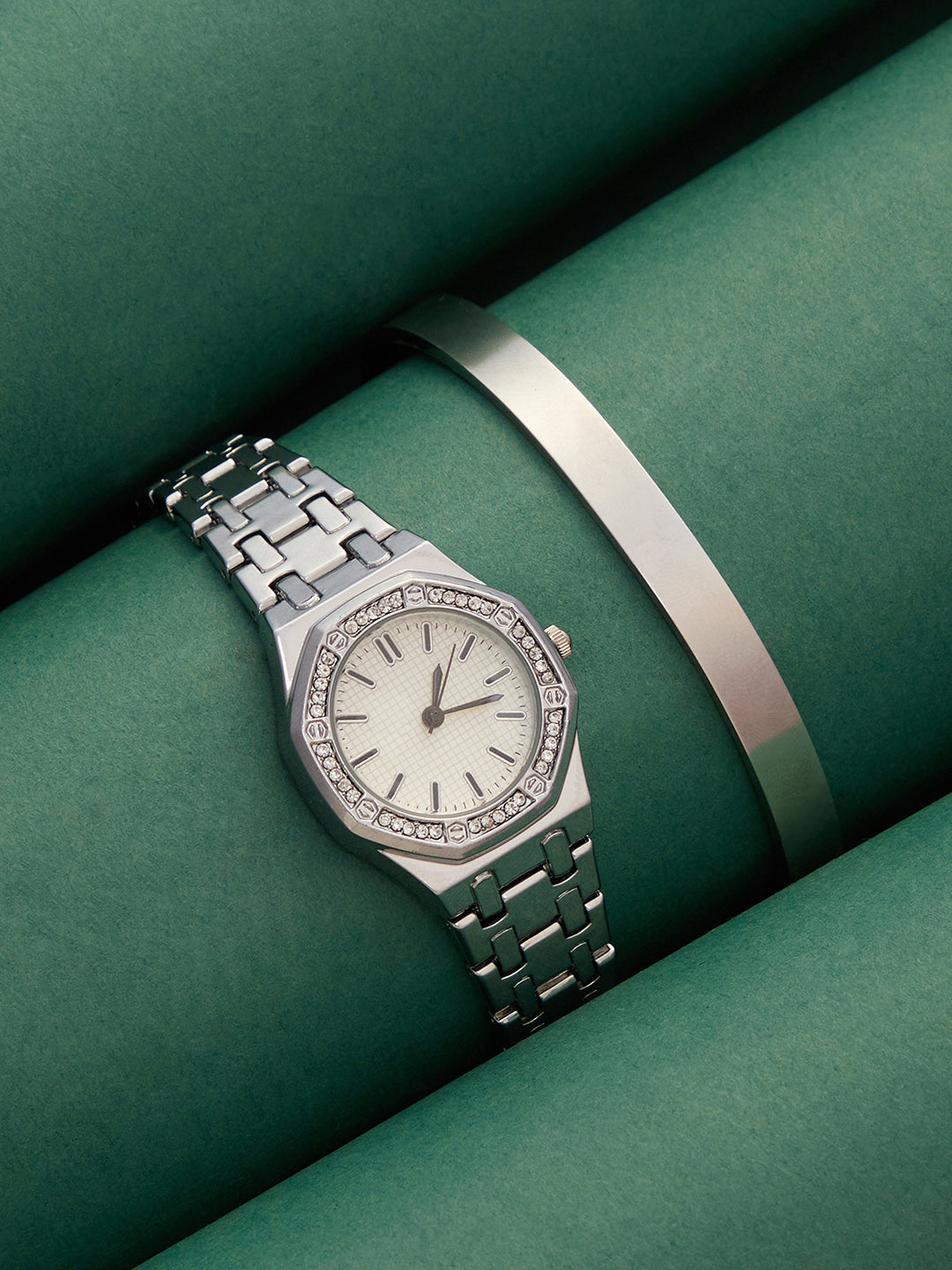 The Aetheria Cushion Watch With Bracelet Combo