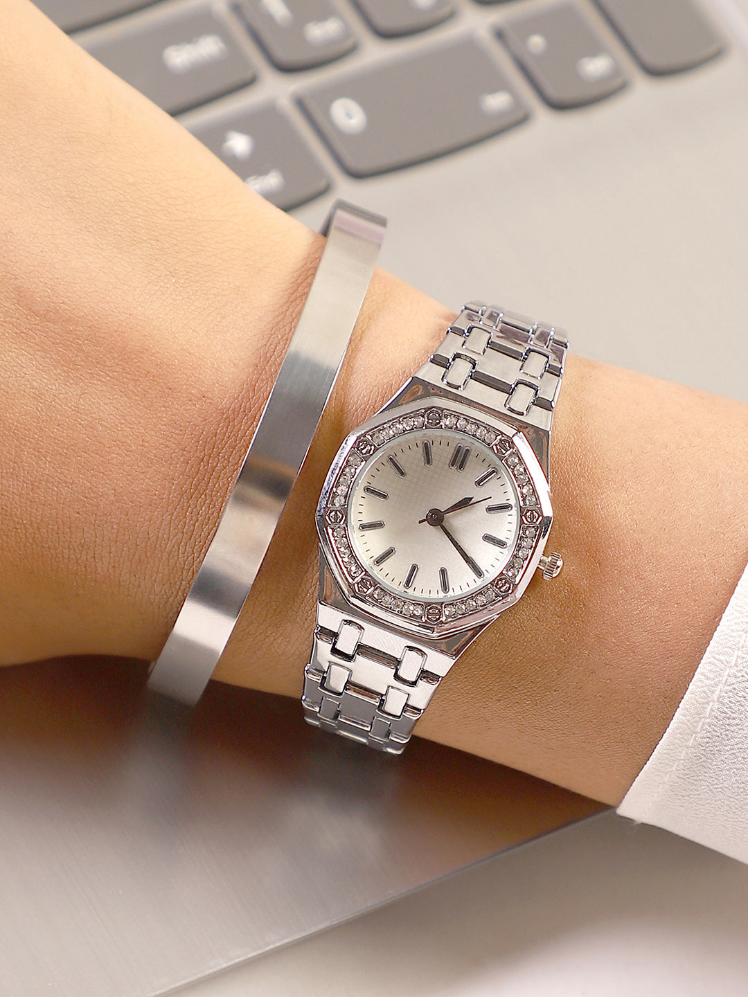 The Aetheria Cushion Watch With Bracelet Combo