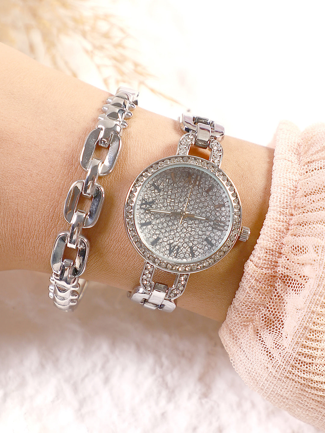 The Orne Roman Link Round Watch With Bracelet Combo
