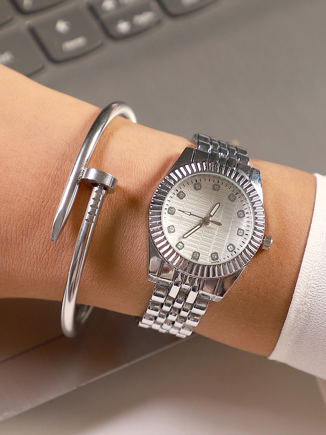 The-Ribbed-H-Link-Round-Watch-With-Bracelet-Combo