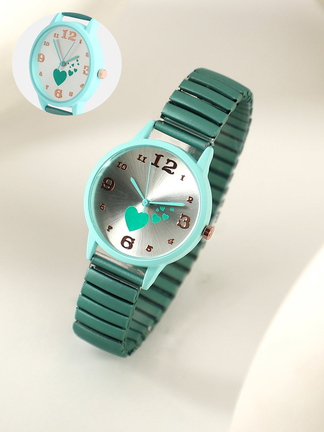 The Ribbed Heart Round Watch