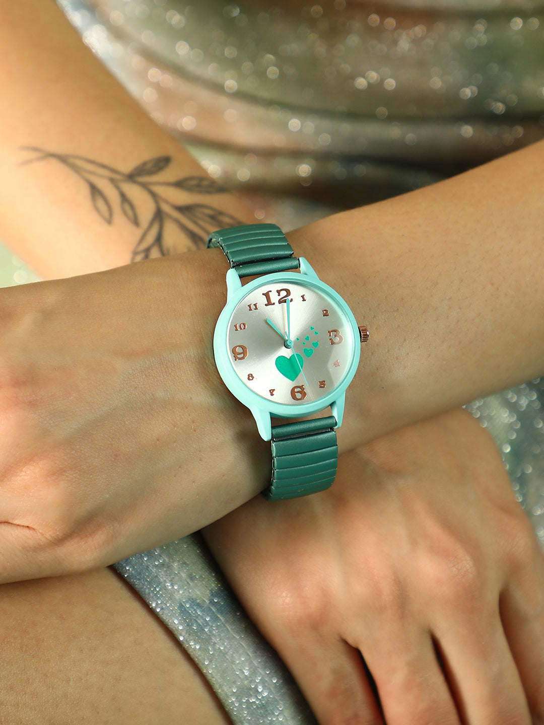 The Ribbed Heart Round Watch