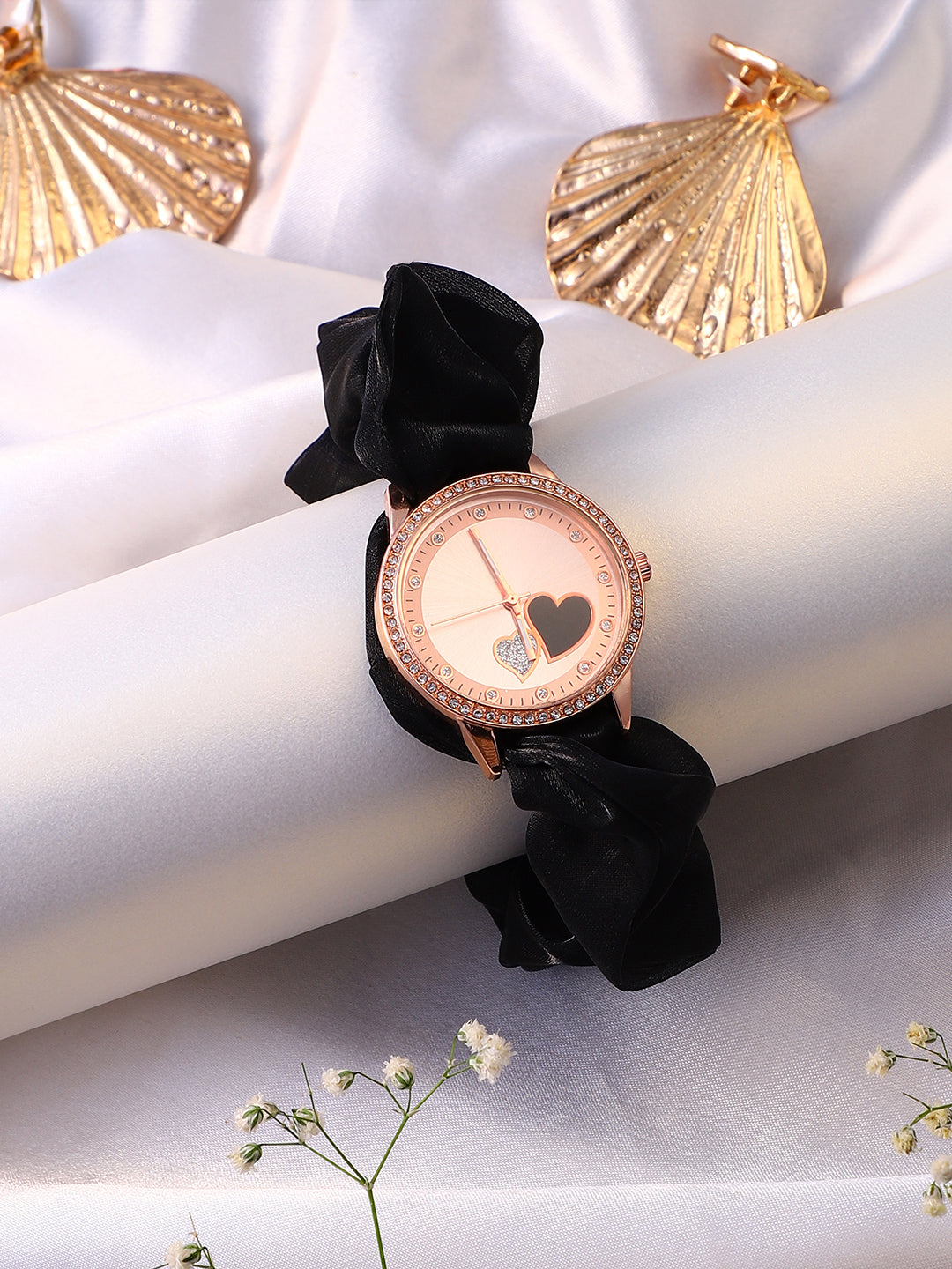 The Scrunchie Heart Round Watch - Onyx Black