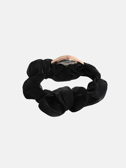 The Scrunchie Heart Round Watch - Onyx Black