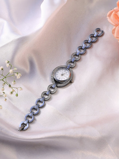 The Embellished Chainlink Round Watch - Metallic Silver