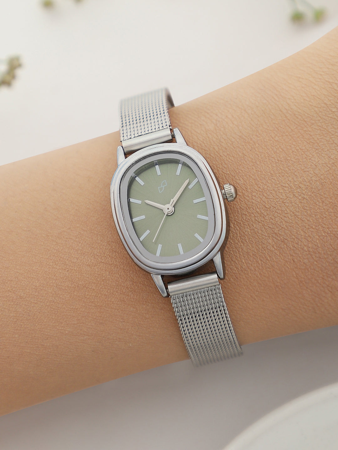 The Cosmopolis Mesh Rectangular Watch - Olive Green