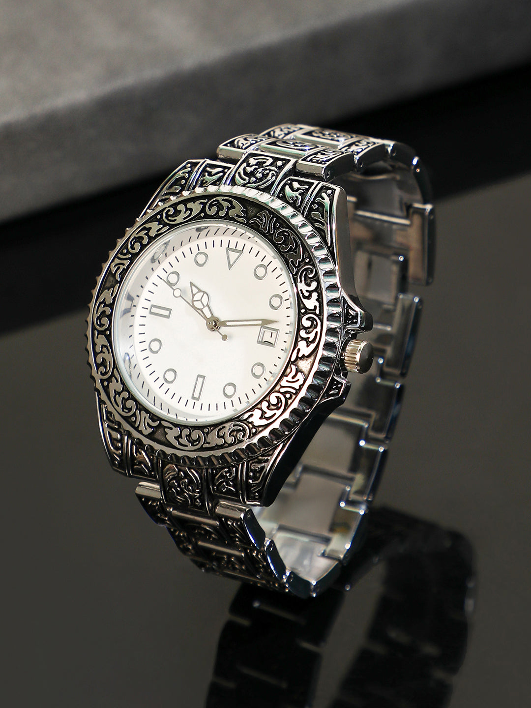 The Antique Embossed Round Watch - Chalice Silver