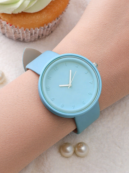 The Off-Duty Round Watch - Powder Blue