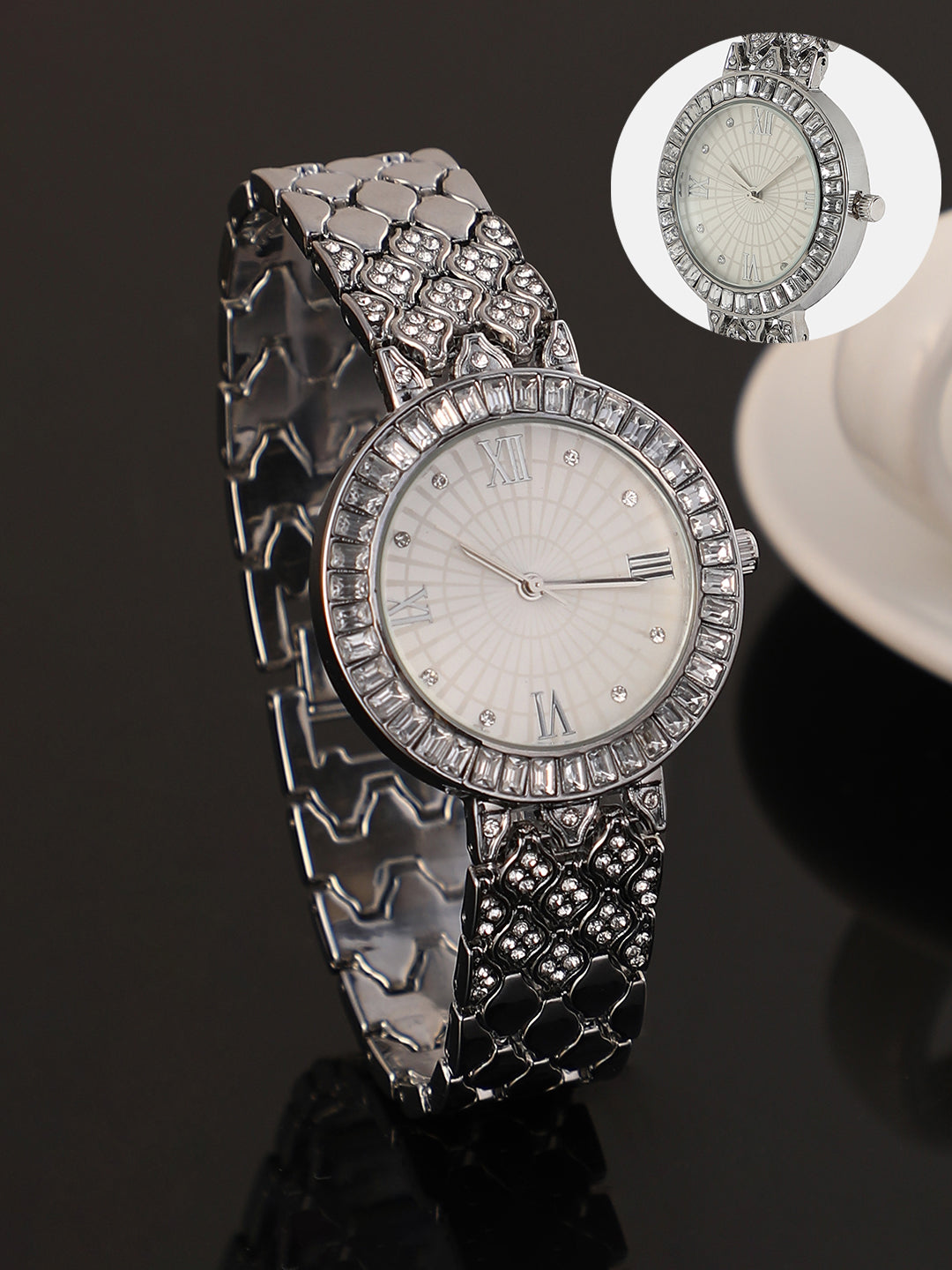 The Bijou Ophidian Round Watch - Metallic Silver