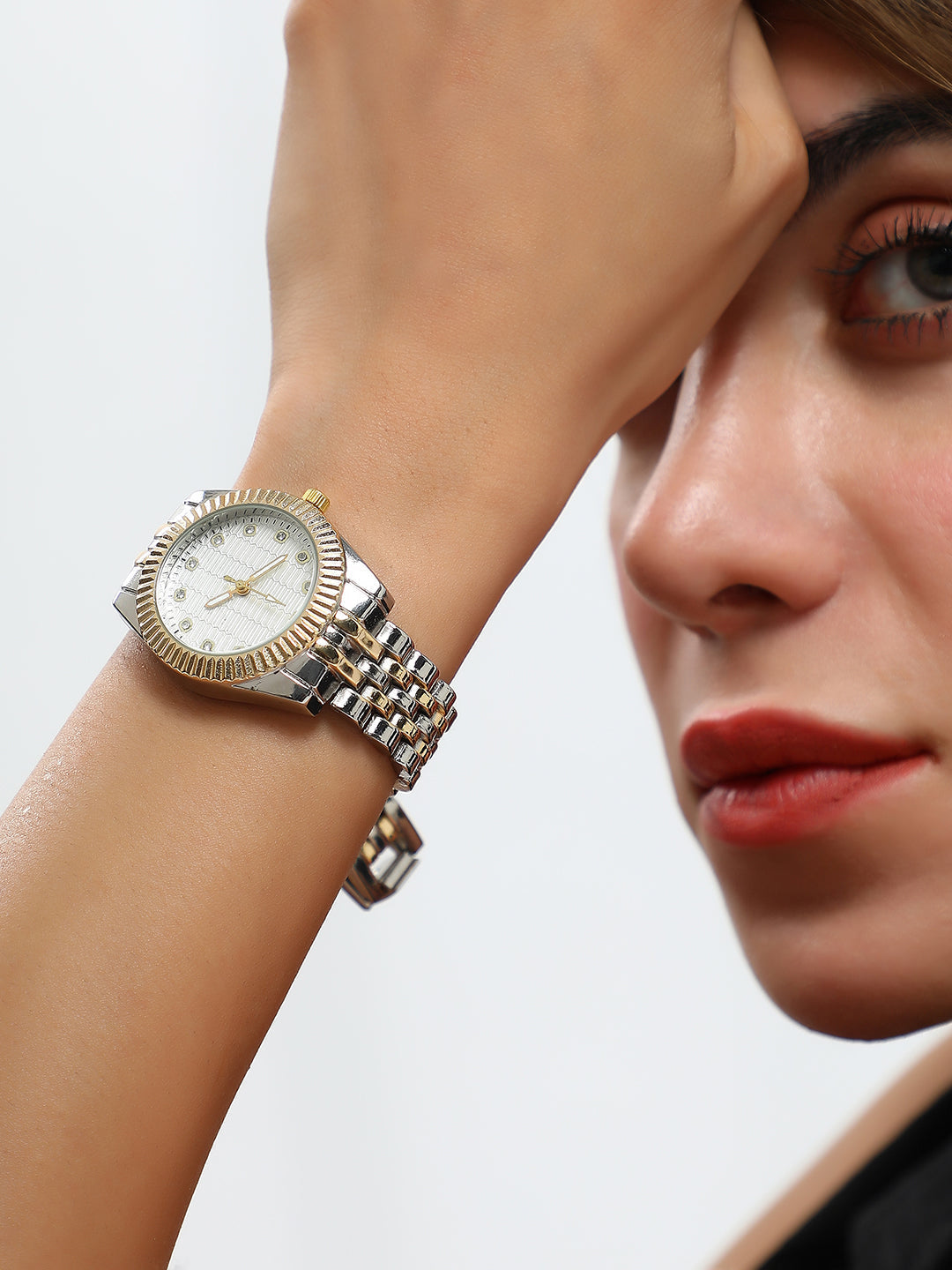 The Ribbed H-Link Round Watch