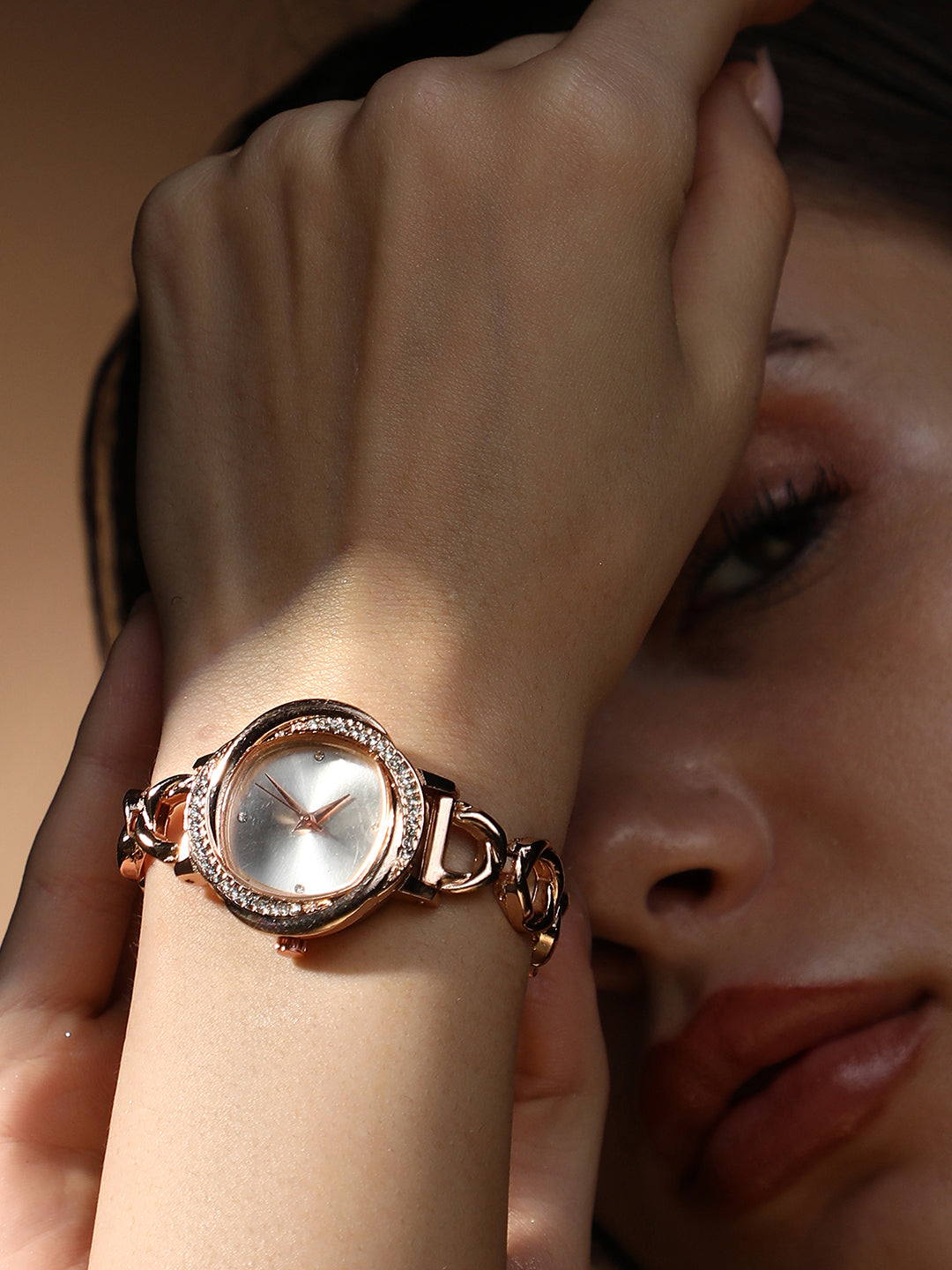 The Luraith-Gem Round Watch - Champayne Gold