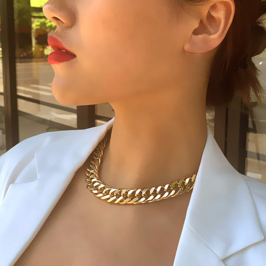 Exaggerated-style-metal-twist-buckle-thick-collarbone-chain-jltn0449 Just Lil Things